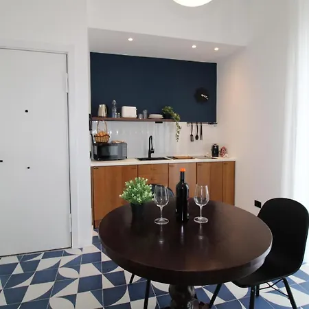 C'est La Vie Apartment