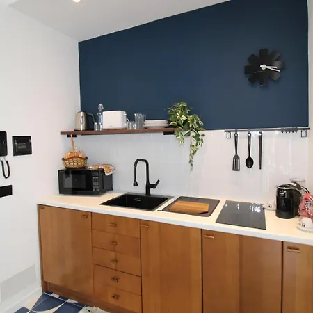 C'est La Vie Apartment
