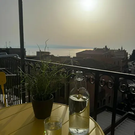 C'est La Vie Apartment *