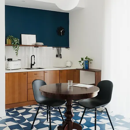 C'est La Vie Apartment