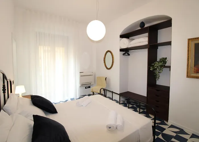 C'est La Vie Apartment *