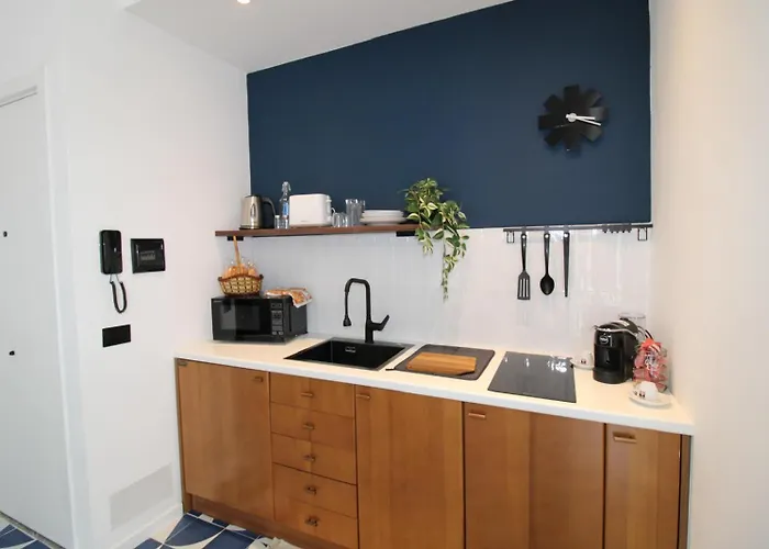 C'est La Vie Apartment