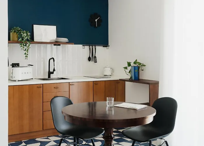 C'est La Vie Apartment